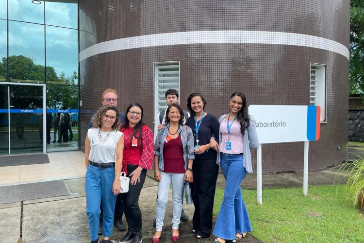 Pesquisadores do LEPETRO visitam o laboratório da Acelen